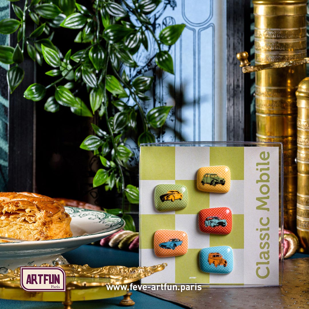 Coffret de FEVES galette des rois porcelaine Sur les Chapeaux de Roues pour  une Epiphanie Premium