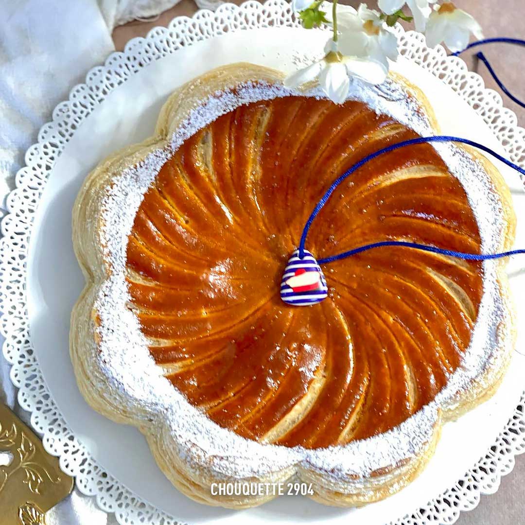 Traditionnelle galette des rois - Artisan boulanger pâtissier - ArtFun Fèves  et Couronnes